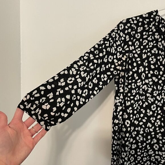 NYDJ NOT YOUR DAUGHTERS JEANS Pintuck Blouse 3/4 Sleeve Pleatback Black White - Picture 7 of 16